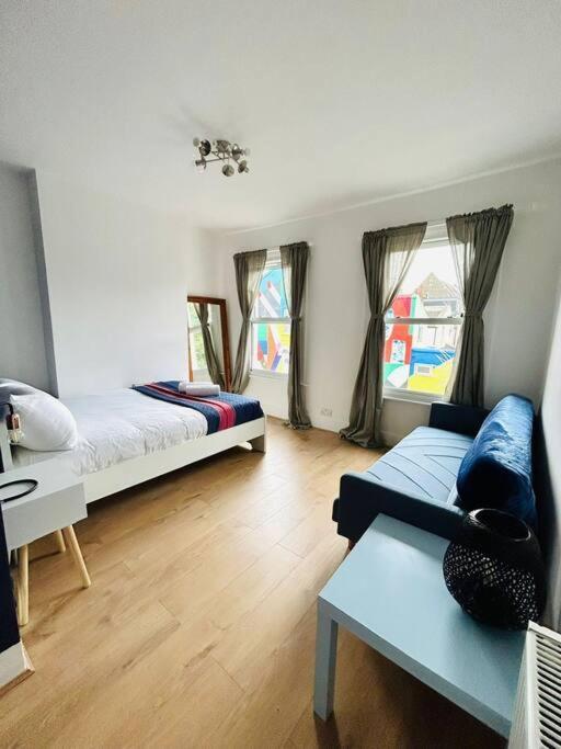 Elegant House In Stratford Appartement Londen Buitenkant foto