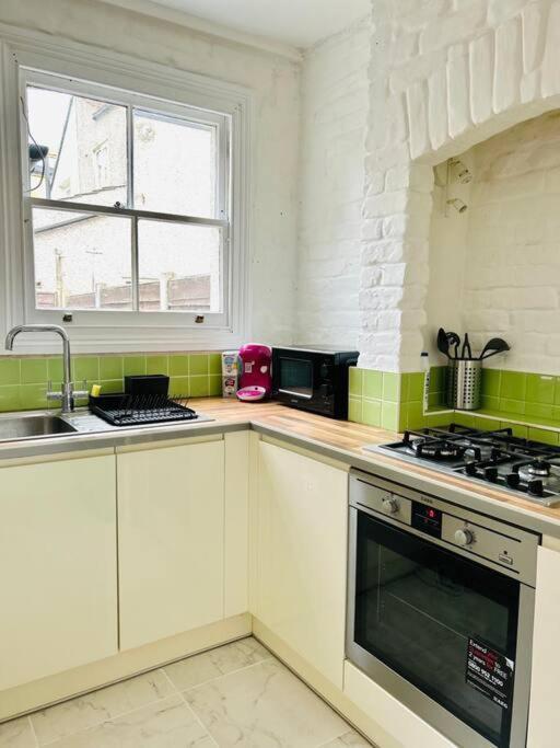 Elegant House In Stratford Appartement Londen Buitenkant foto
