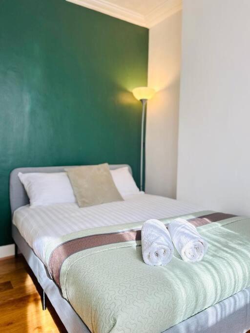 Elegant House In Stratford Appartement Londen Buitenkant foto